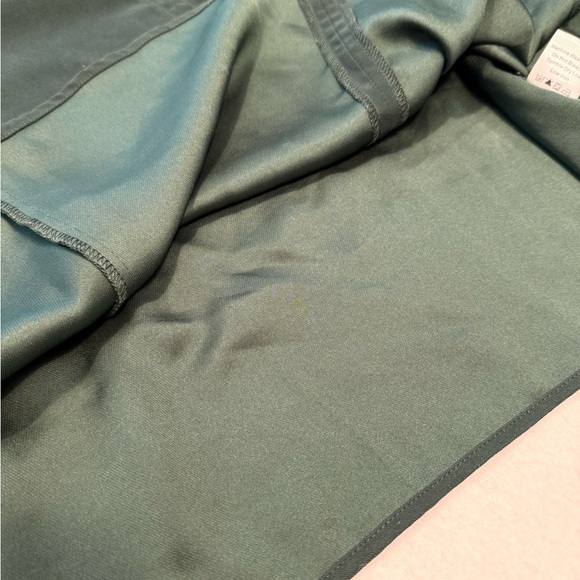 Tuckernuck Green V-Neck Blouse - Picture 7 of 8